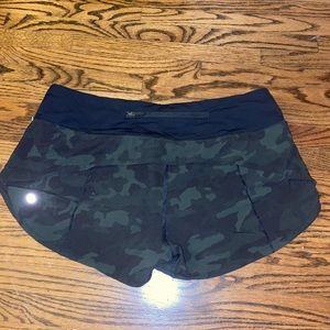 Lulu camo shorts! Size 6